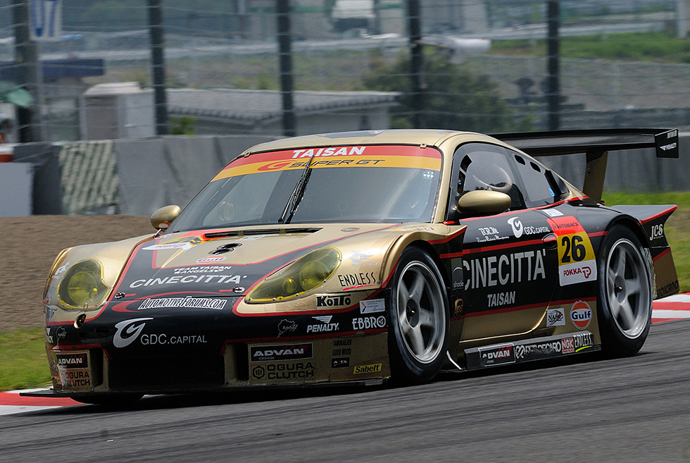 The GT300 class pole position was secured by Miss Yama driving the Taisan Porsche.