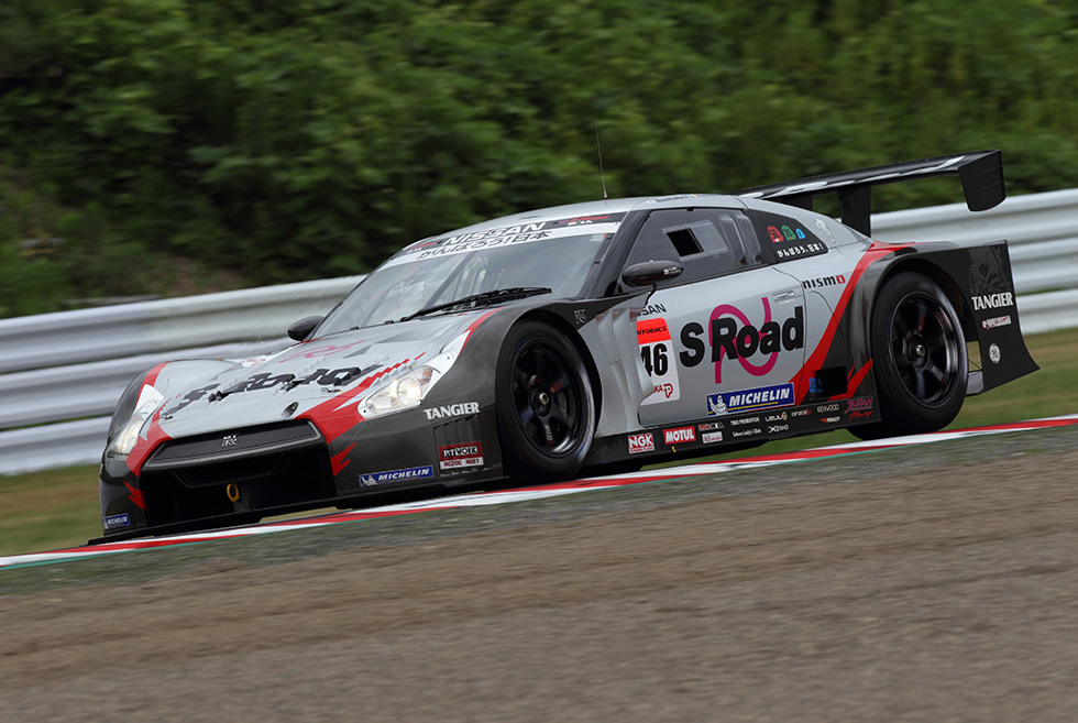 The GT500 pole position was taken by #16 S Road Yanagida. In the race, he battled with #1 Weider but finished a close second.