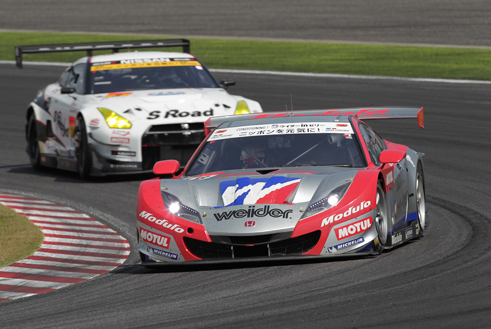 GT500 pole position went to #23 Motul Yanagida. In the final race, #18 Weider battled until the final stages and held off #23 to claim victory for the first time in two years.