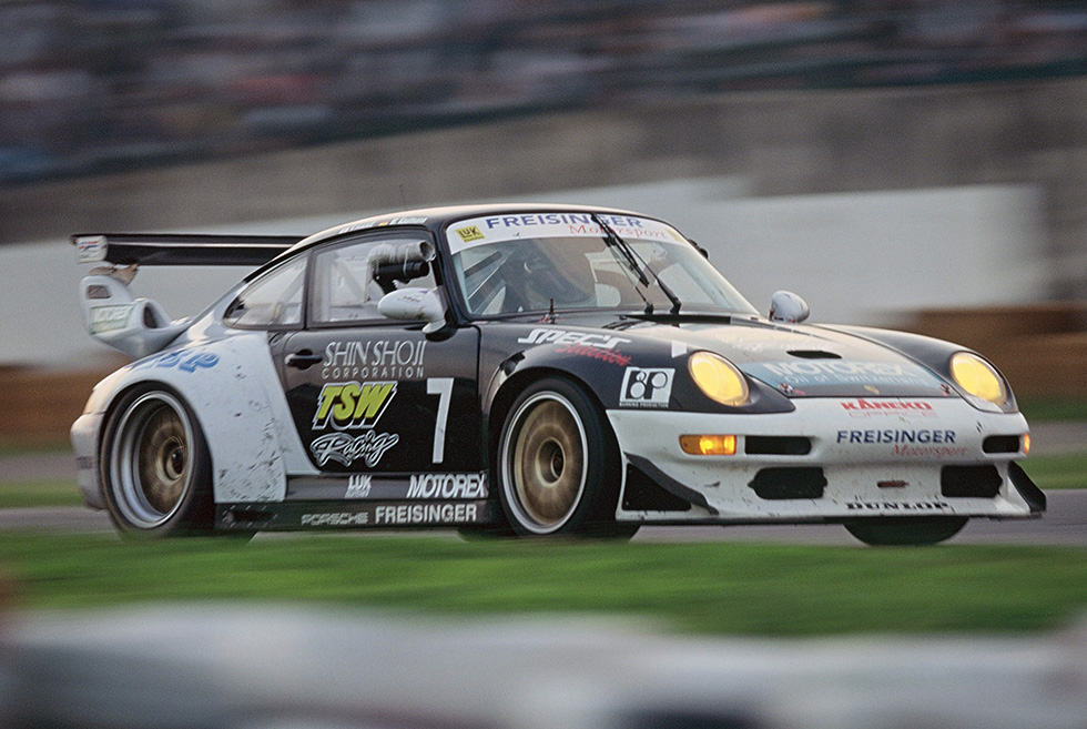 In the International class, the Freisinger Porsche ran away after the Paul Belmond Viper fell back.