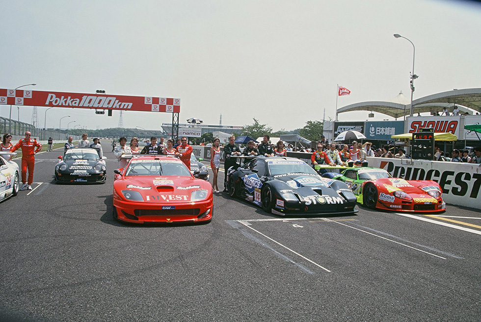 In the International class, machines participating in the FIA GT Championship competed. Rare cars such as Marcos and Lister appeared at Suzuka.