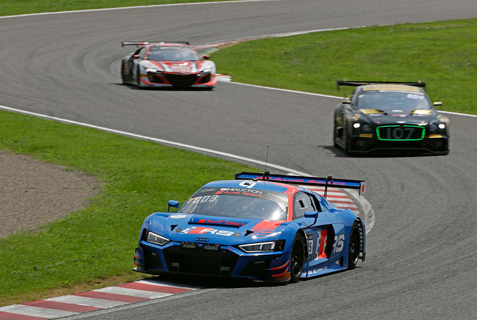Schnitzer BMW jumped off from pole position, but during the second pit stop, Team WRT's Audi took the lead. The race continued with a sprint race-like development, but WRT's Audi R8 won.