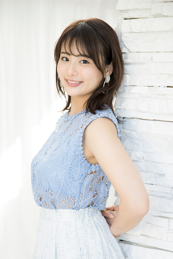"If it were allowed, I'd love to watch the finals from the pool!" Natsumi Hirashima, who frequently posts motorcycle-related videos on her YouTube channel "Hashire! Nacchan-neru [Natsumi Hirashima]." She discovered her passion for race watching at the Suzuka 8 Hours and now road race spectating is part of her daily life! "Since you put catalogs and souvenirs in it, a somewhat large bag is a must for the 8 Hours," she says from past experience.