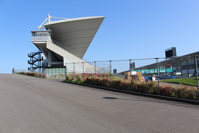 Exiting the underground passage leads to the side of the Grandstand