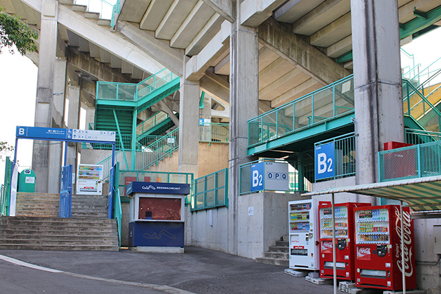 B Seat Lower Concession Stand, Vending Machines