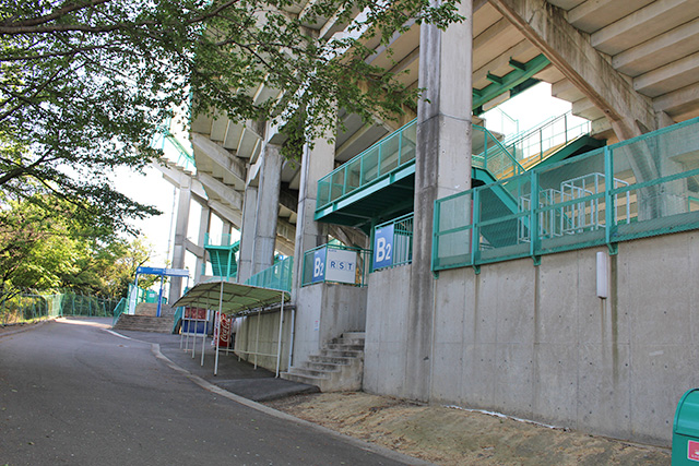 Outer Circuit Road Under B Seats