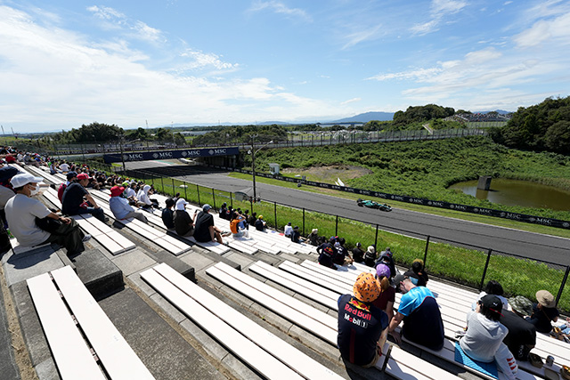 G Seats (Overpass Side)