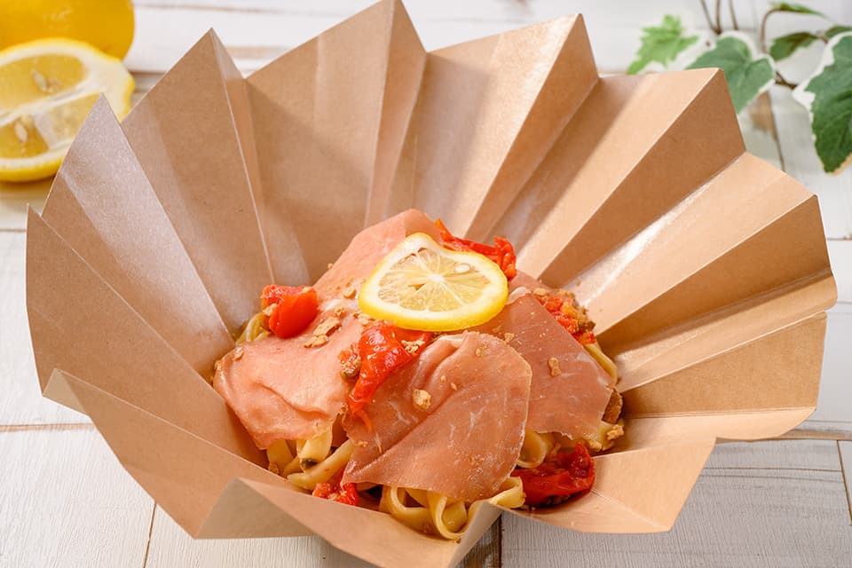 Lemon Oil Pasta with Prosciutto and Tomato