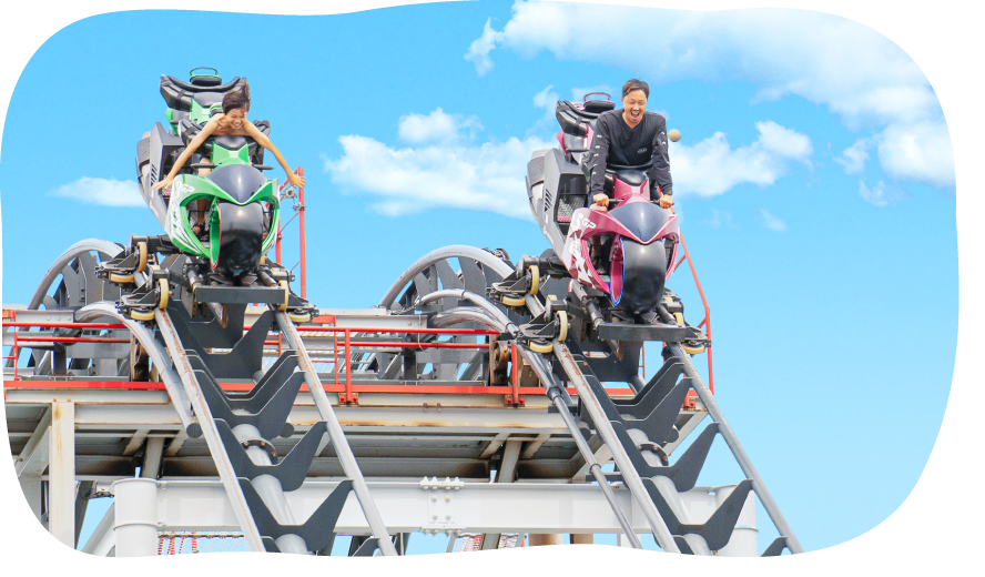 Enjoy the attractions and pool, and watch the SUPER GT practice runs!