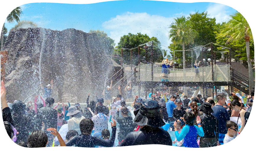 Cool down with the pool event "Soaking Splash Time"
