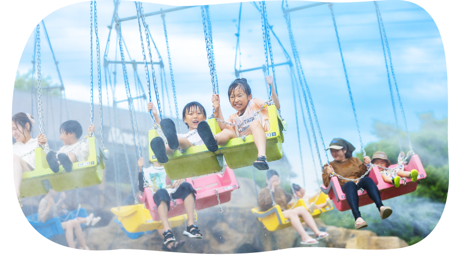 Head to the park in your swimsuit! "Soaking Ride Time" is held in the park from 11:00 to 15:00 only!