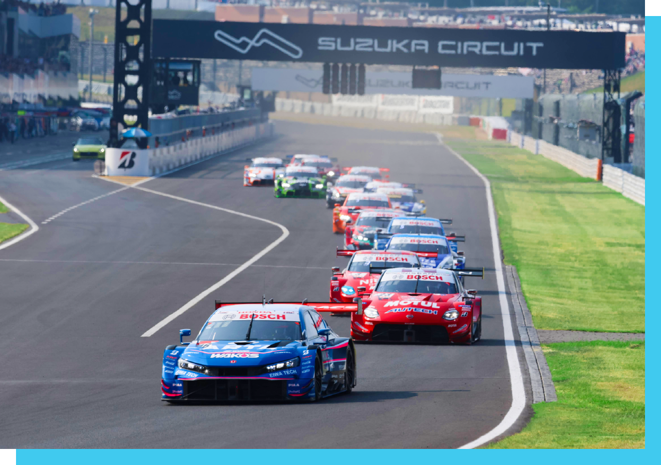 The race start scene is full of excitement!