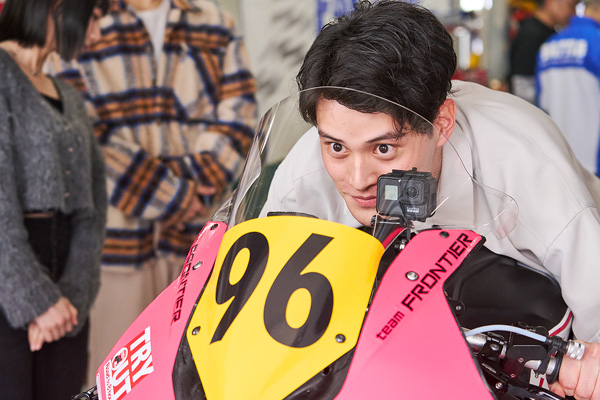 Experience the 8 Hours Endurance Race!