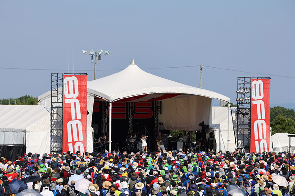 An 8-hour race like a summer music festival