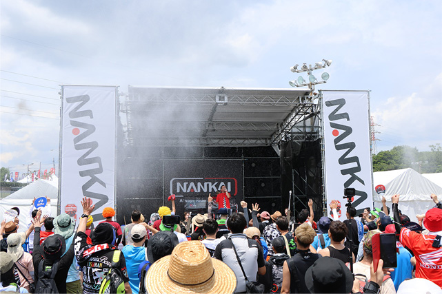 An 8-hour race like a summer music festival