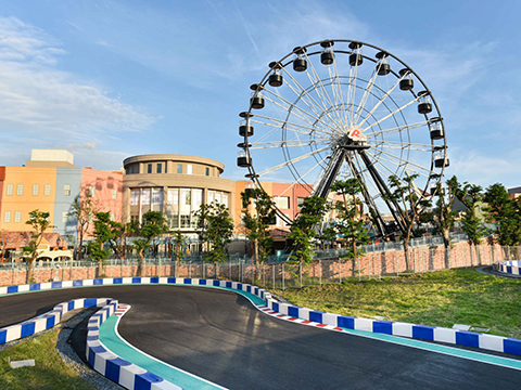 Ferris wheel near the final corner and chicane