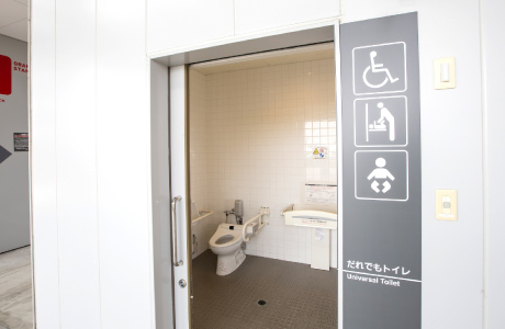 Universal restroom equipped with baby seats