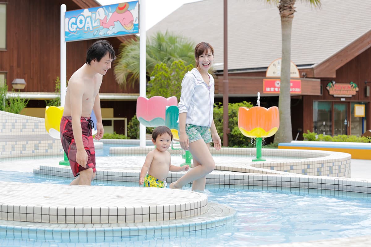 Kids' Flowing Pool