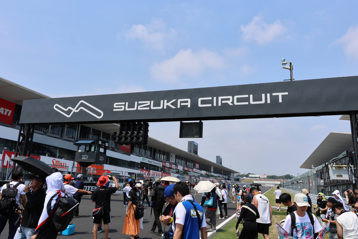 Round 11 After the Final Race "Straight Walk"