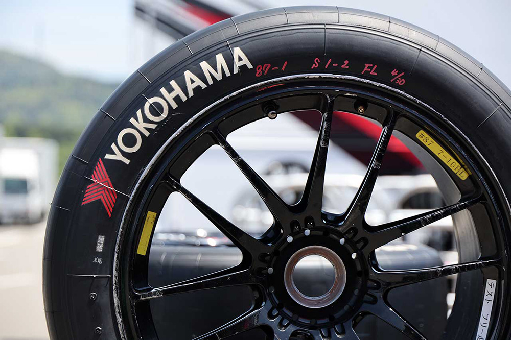 Yokohama and Dunlop aiming for a chance at SUZUKA in the final year of multi-make tires. The decisive tires and the future of the GT500 class tire wars