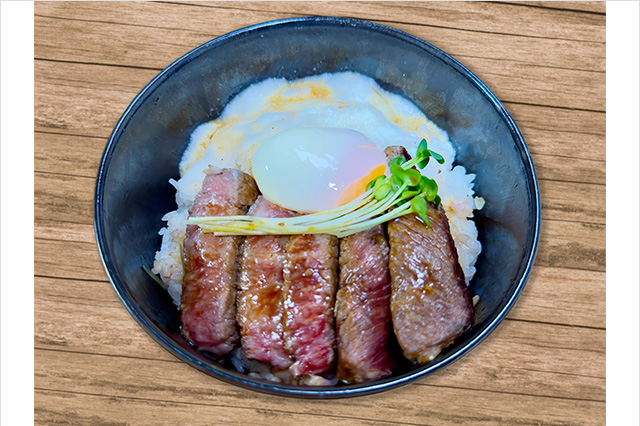 THANX!「温玉とろろサーロインステーキ丼」