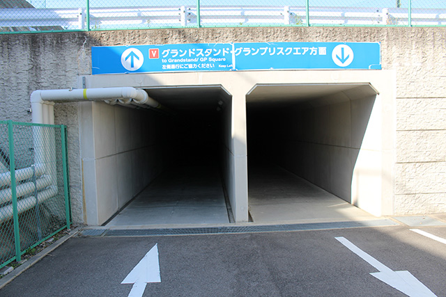 GPスクエアへ抜ける地下通路入口