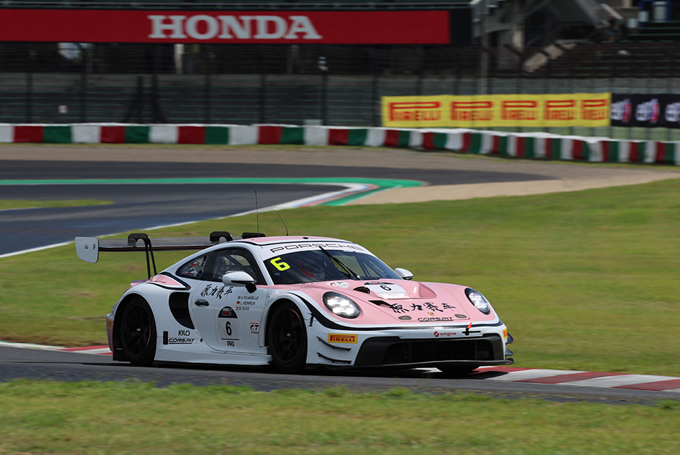綜合第6名的Origin Motorsports以致敬義大利保時捷的配色出賽。