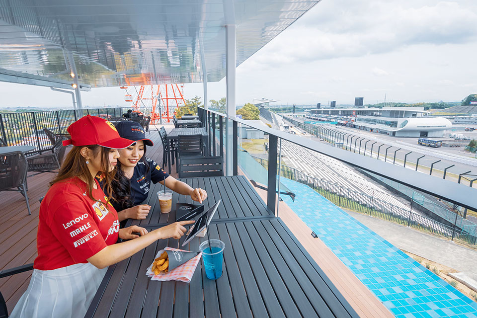 賽道旁的比薩店 “大景觀”