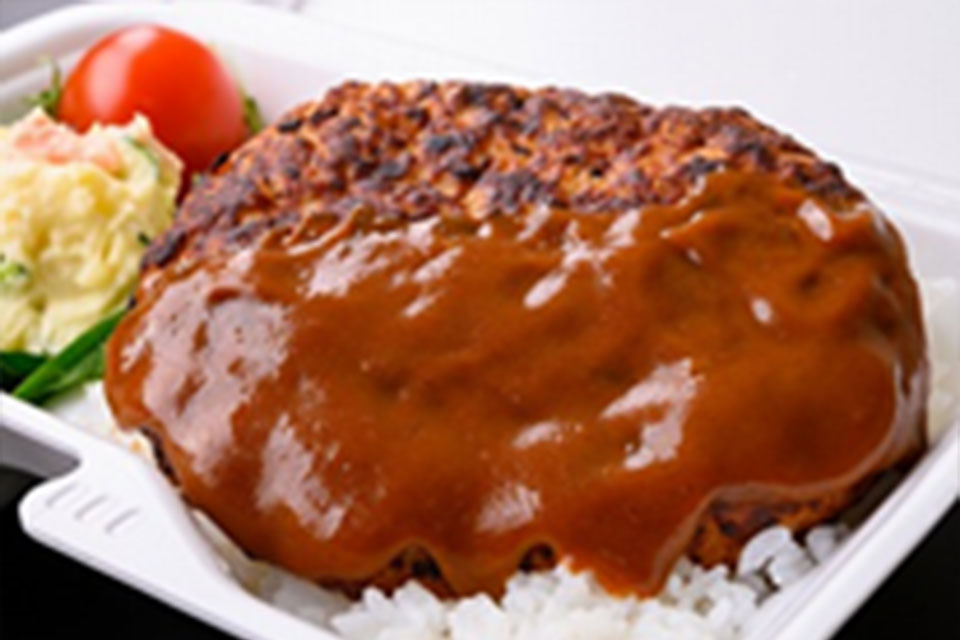 當地肉店的漢堡排餐