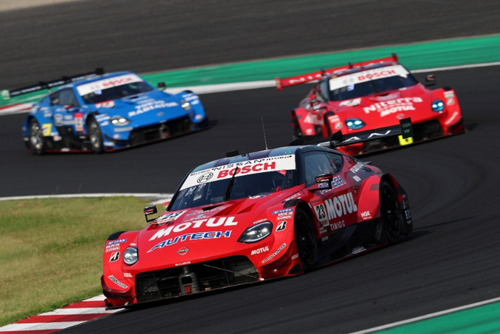 NISMO MOTUL AUTECH Z（千代勝正／高星明誠）