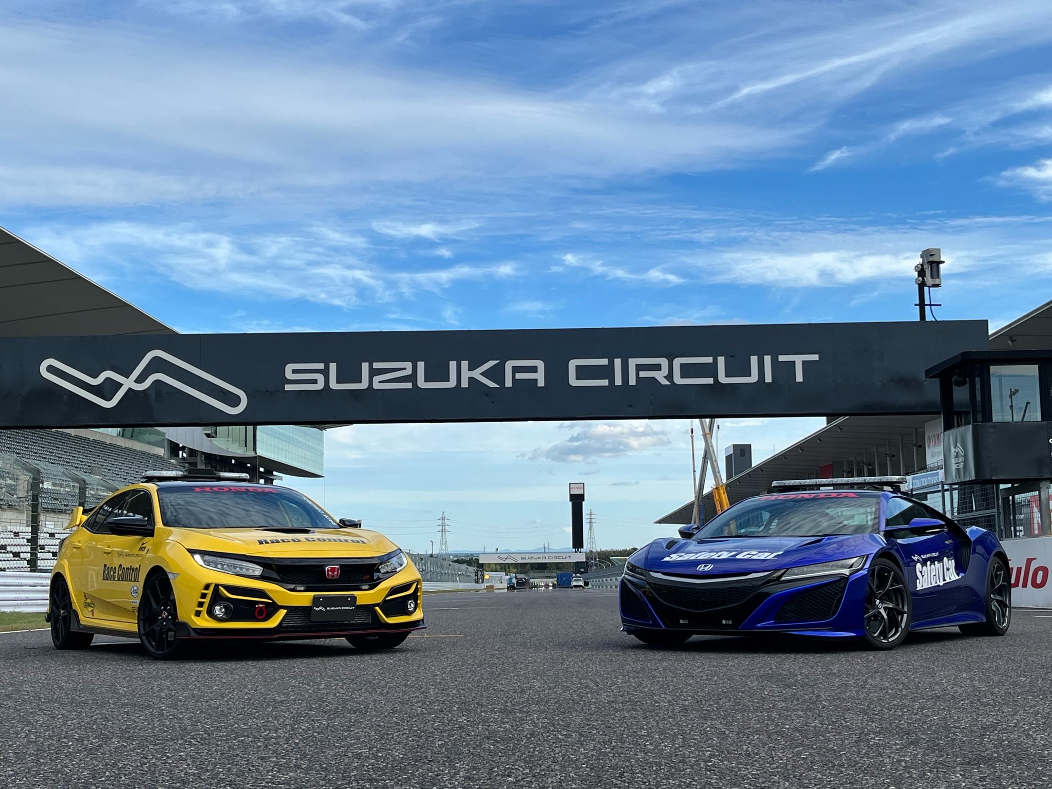 從左邊開始依序為CIVIC Type R、NSX